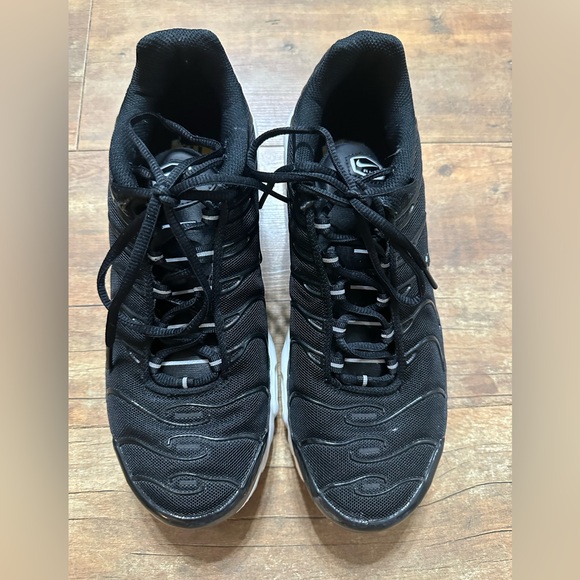 Women’s Nike Air Max Plus - Picture 2 of 8